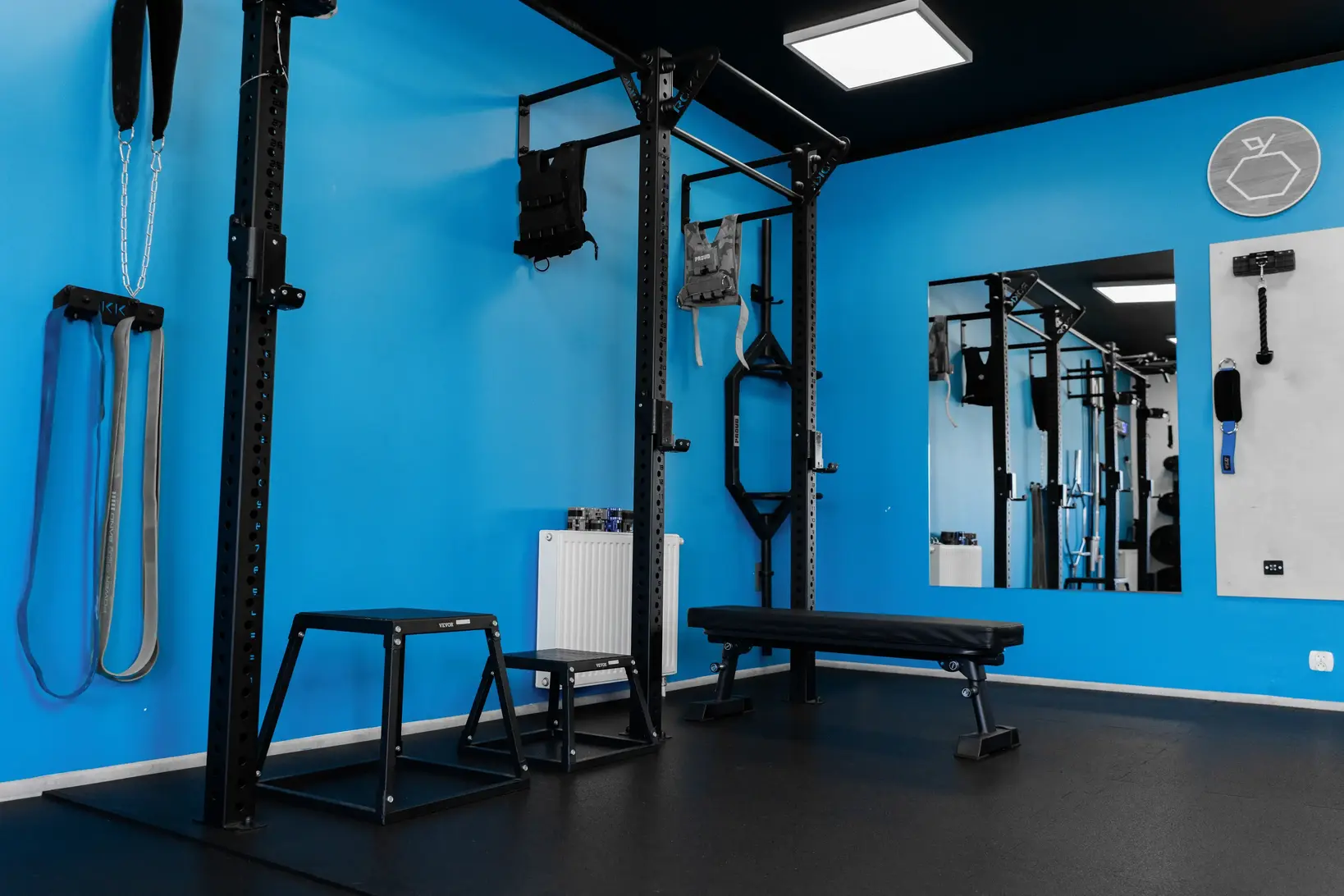 Sala treningowa SBody Studio - nowoczesne wyposażenie do treningów stacjonarnych w Chorzowie